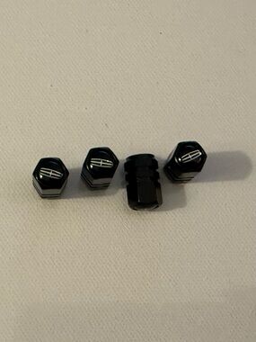 Lincoln Valve Stem Caps in Black Set of 4 NWT